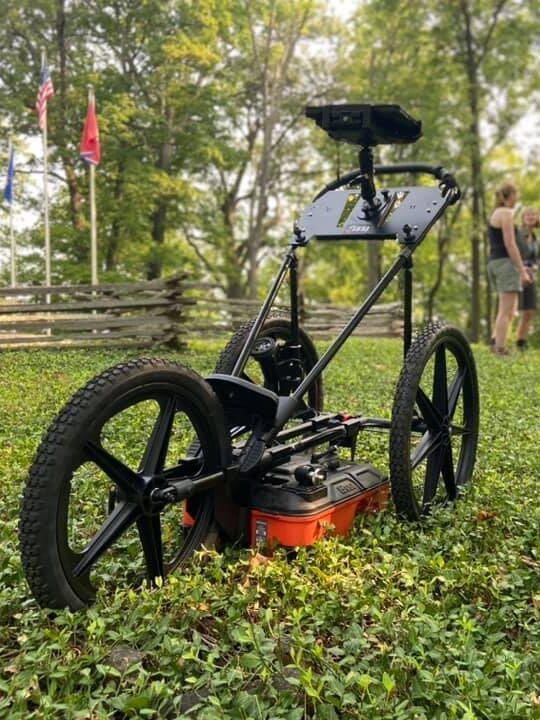 The GSSI UtilityScan GPR mounted on its Model 626 3-wheel cart, staged outdoors